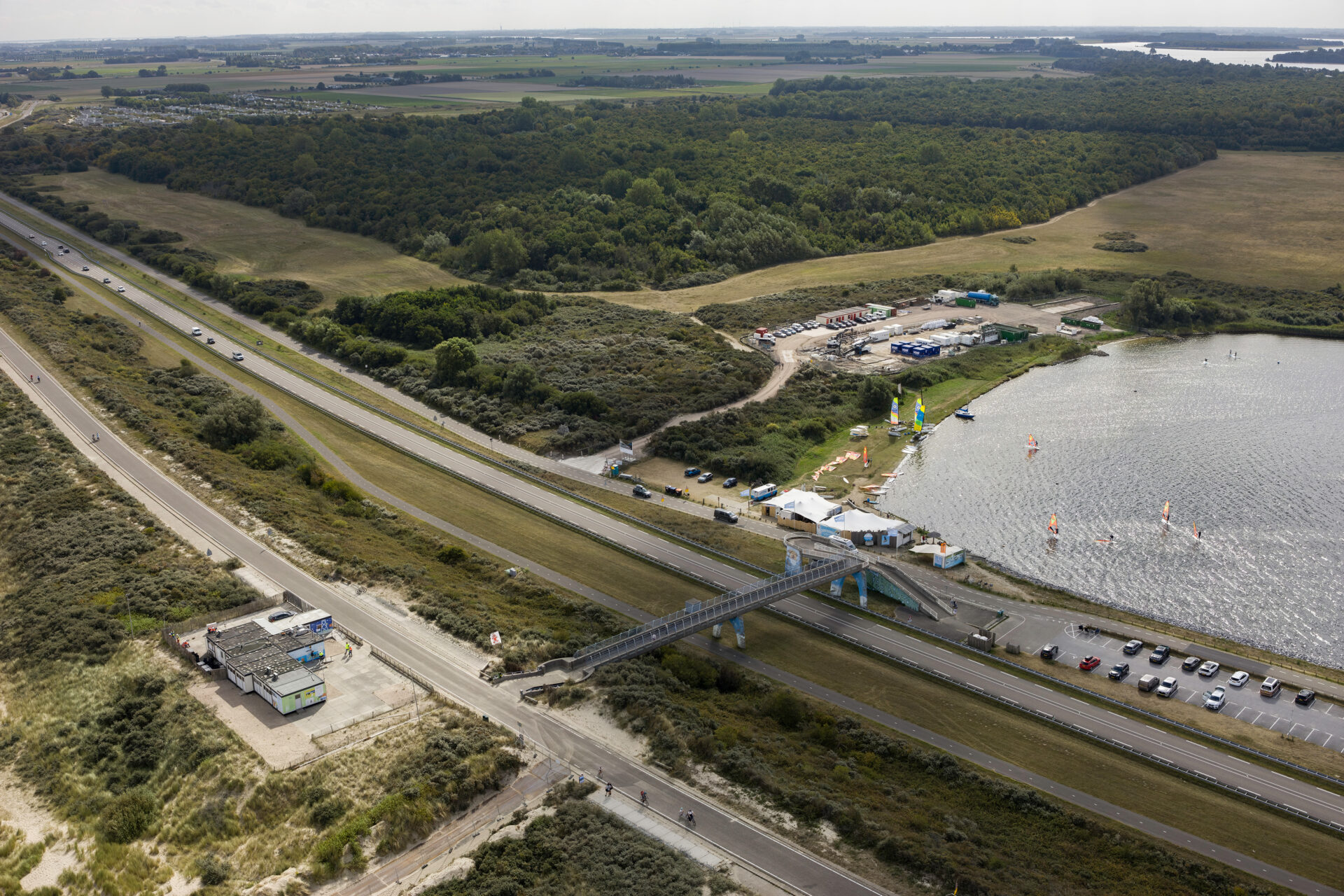 Bekijk nu de video en zie hoe de werkzaamheden op het strand van start zijn gegaan! 